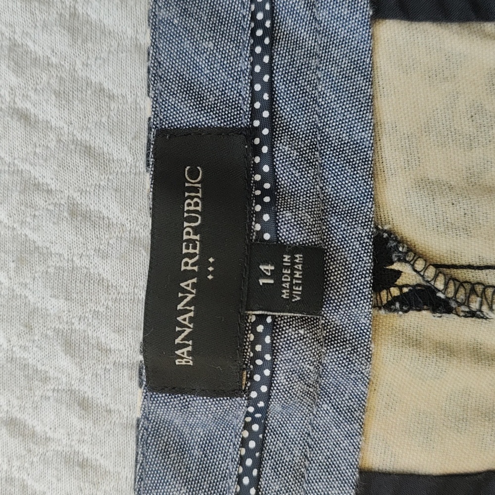 Banana Republic Shorts Size 14 - Picture 2 of 4